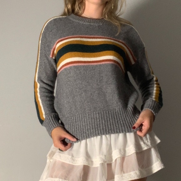 Cozy Grey striped crew neck sweater - Picture 4 of 9